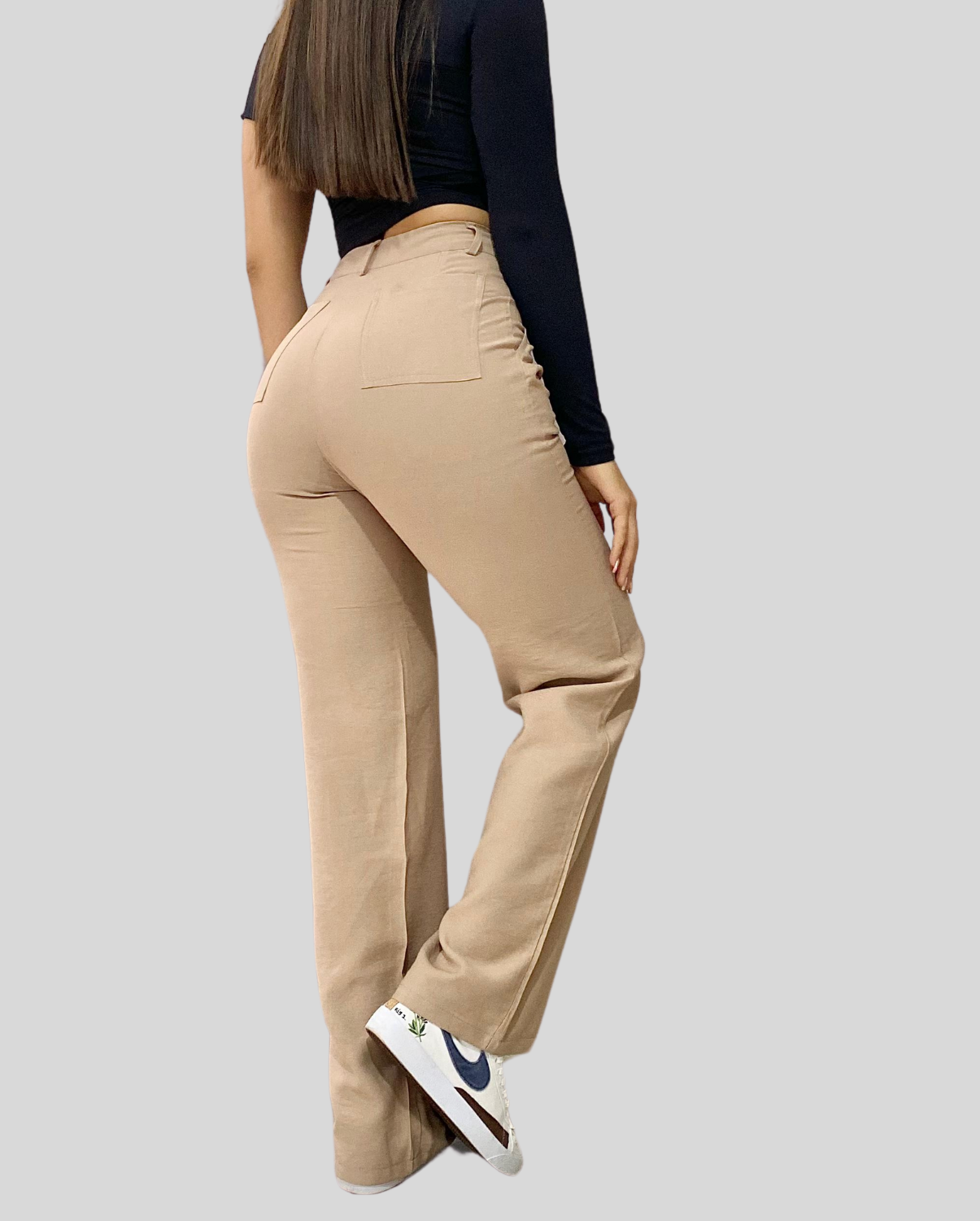 Ref: MIK-2739 Pantalón straight leg, con prenses tono caqui, tiro alto, tejido plano.