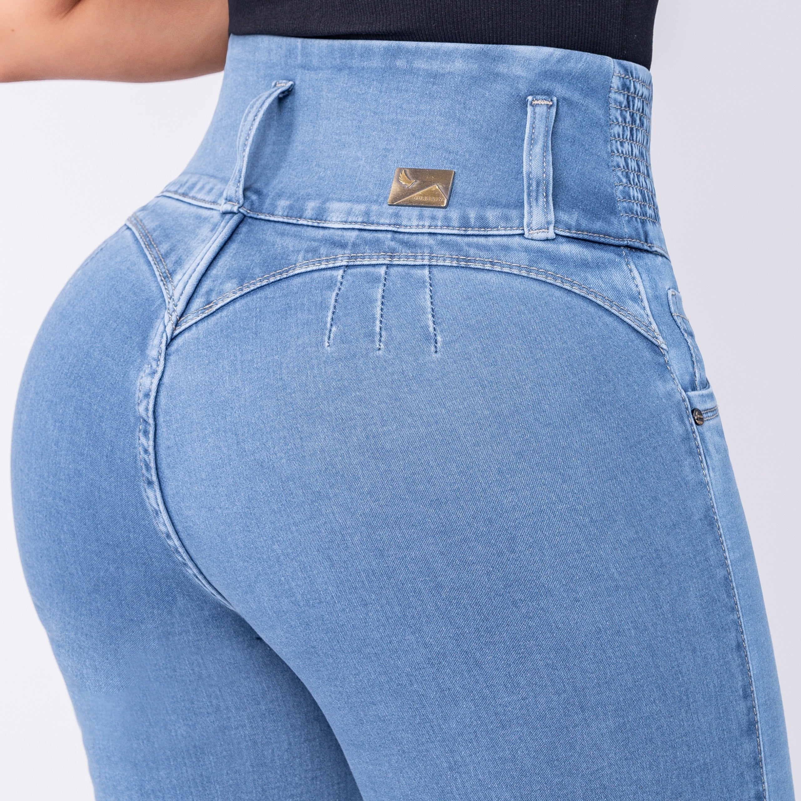 J2292-1 Pantalón skinny en stretch tres botones