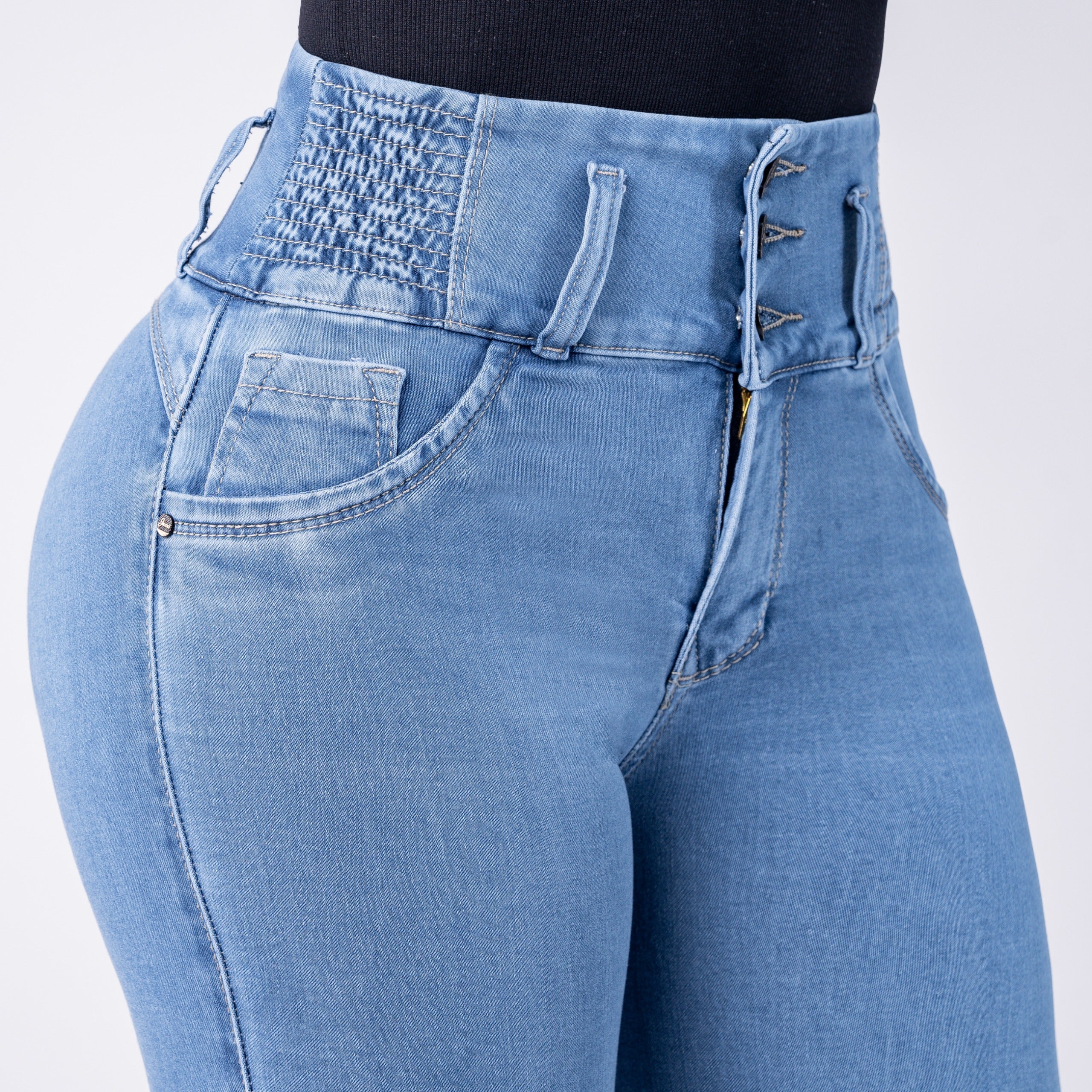 J2292-1 Pantalón skinny en stretch tres botones