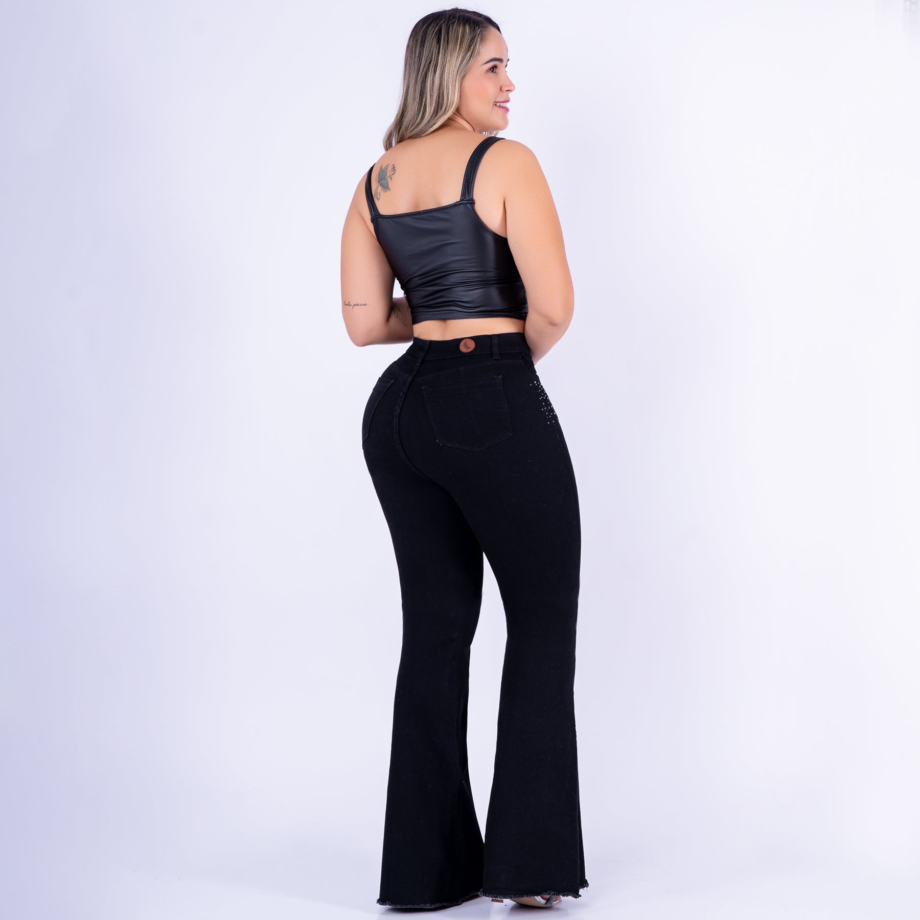 Ref:  J-2271 Pantalón shiny flare stretch, bota ancha, tiro alto, tono negro