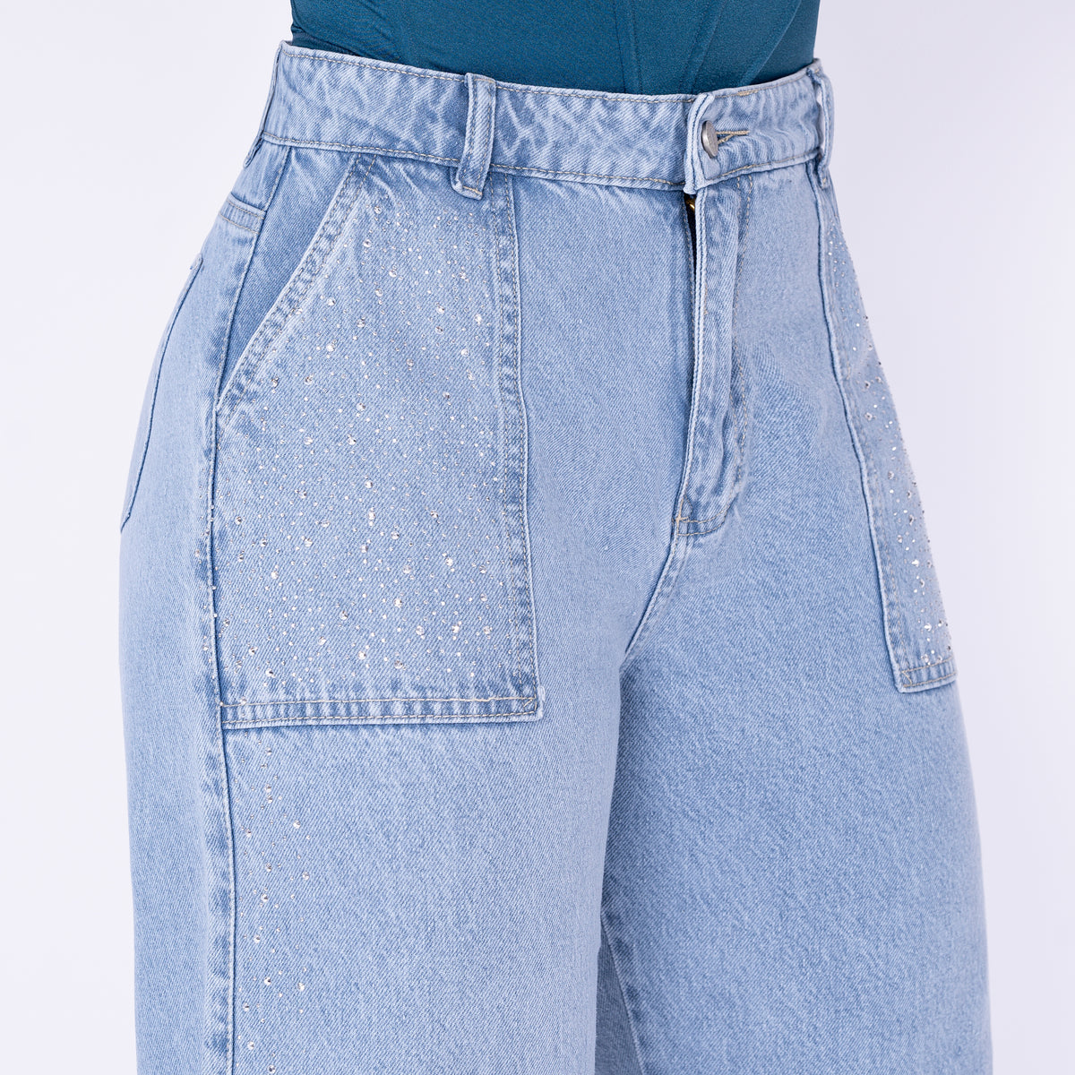 Ref: J-2276-1  PANTALON RIGIDO PALAZZO BOLSILLOS SOBRE PUESTO DE BRILLOS AZUL CLARO