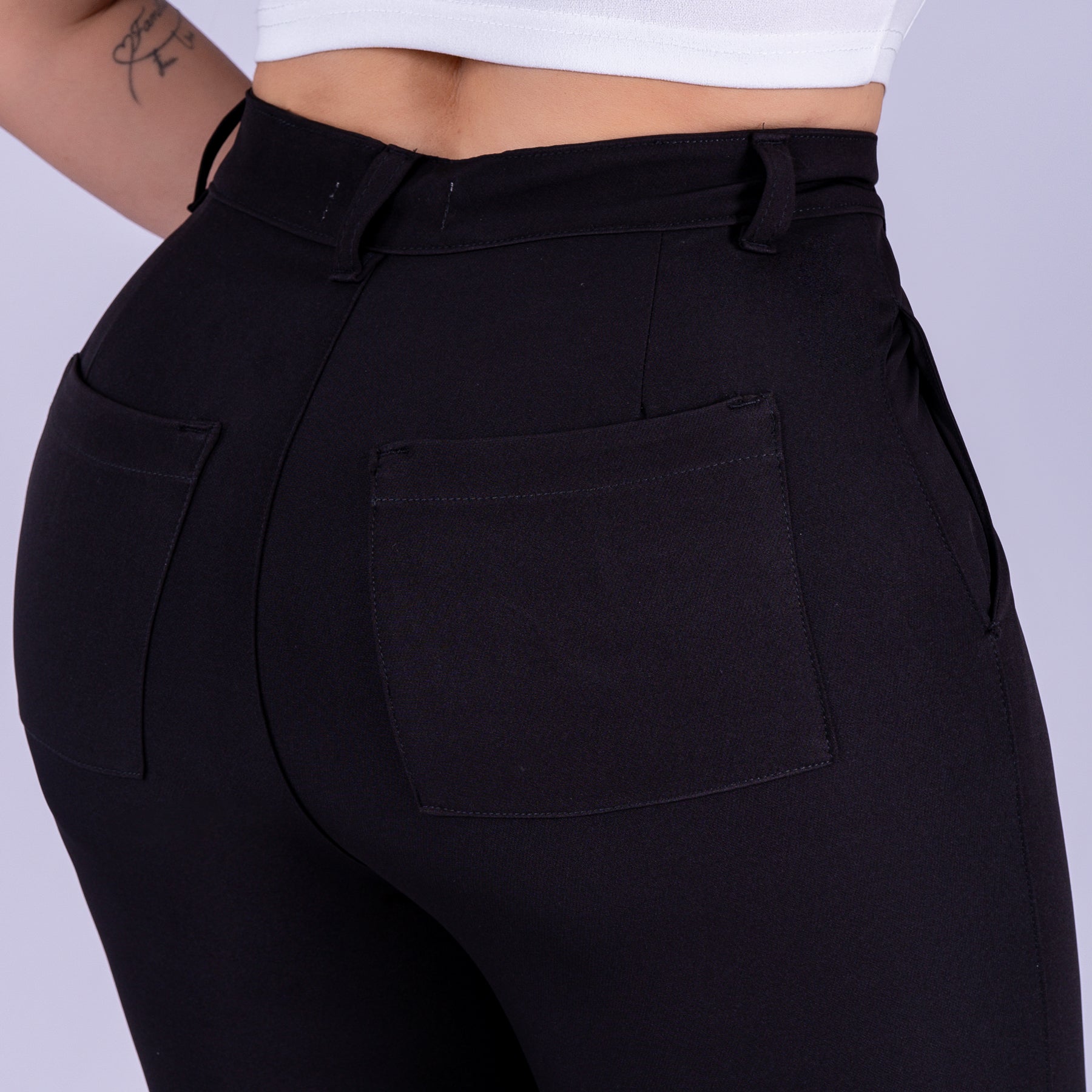 Ref: VI-2784 Pantalón liviano stretch, bota recta, tiro alto, tono negro