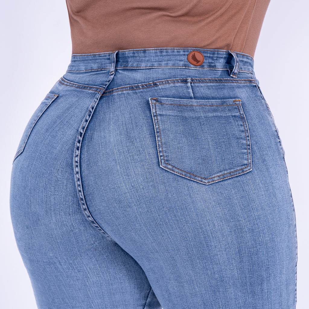 Ref: J-2270-1 Pantalón shiny flare stretch, bota ancha, tiro alto, tono Azul Claro