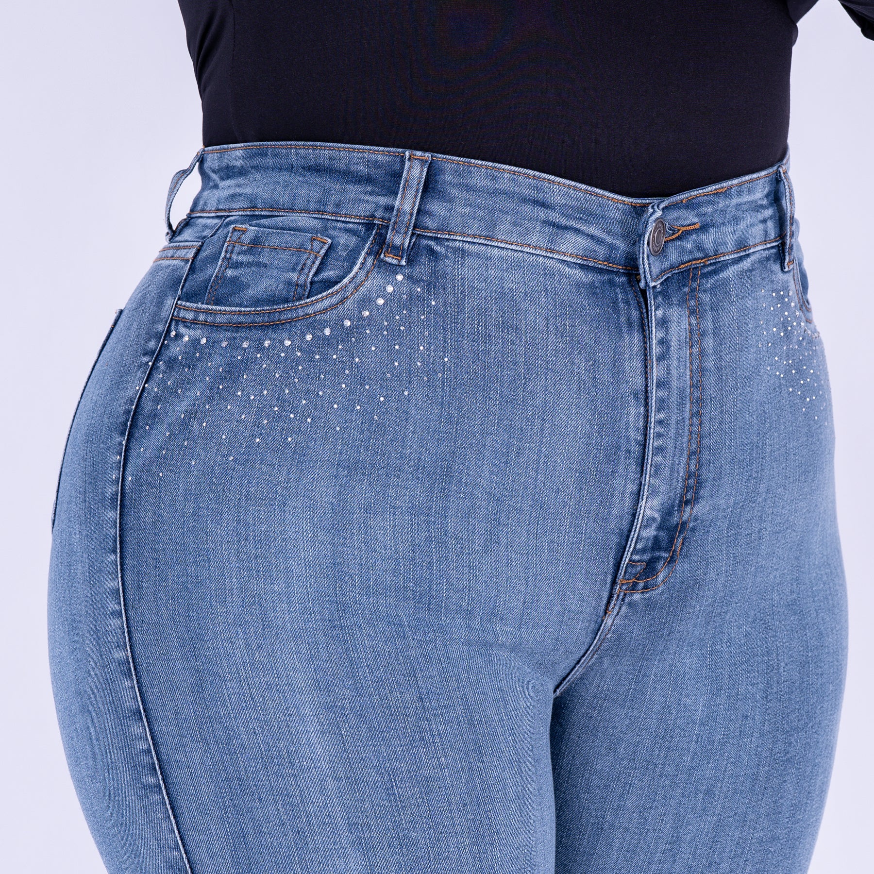 Ref: J-2270 Pantalón shiny flare stretch, bota ancha, tiro alto, tono azul claro