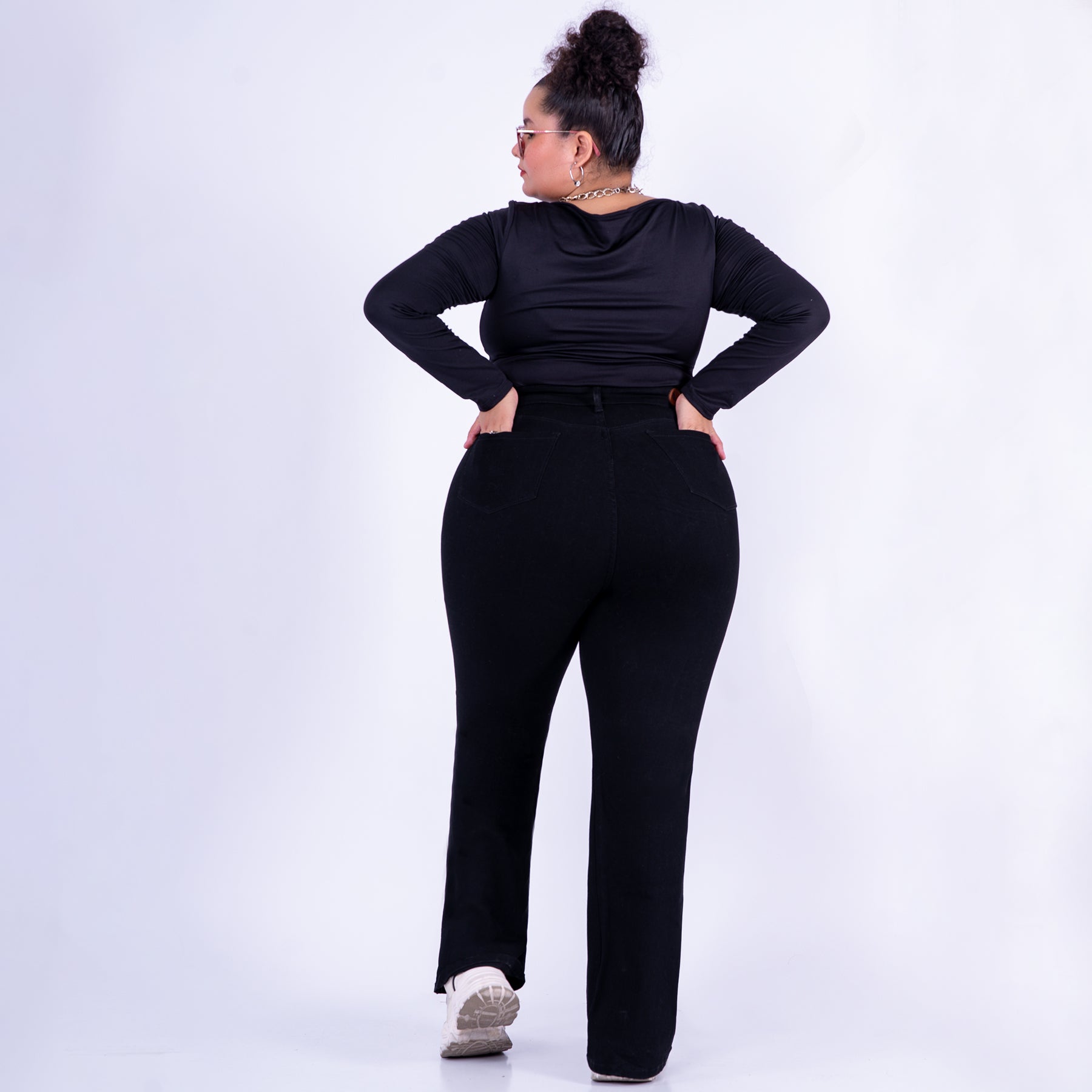 Ref: J-2271 Pantalón shiny flare stretch, bota ancha, tiro alto, tono negro