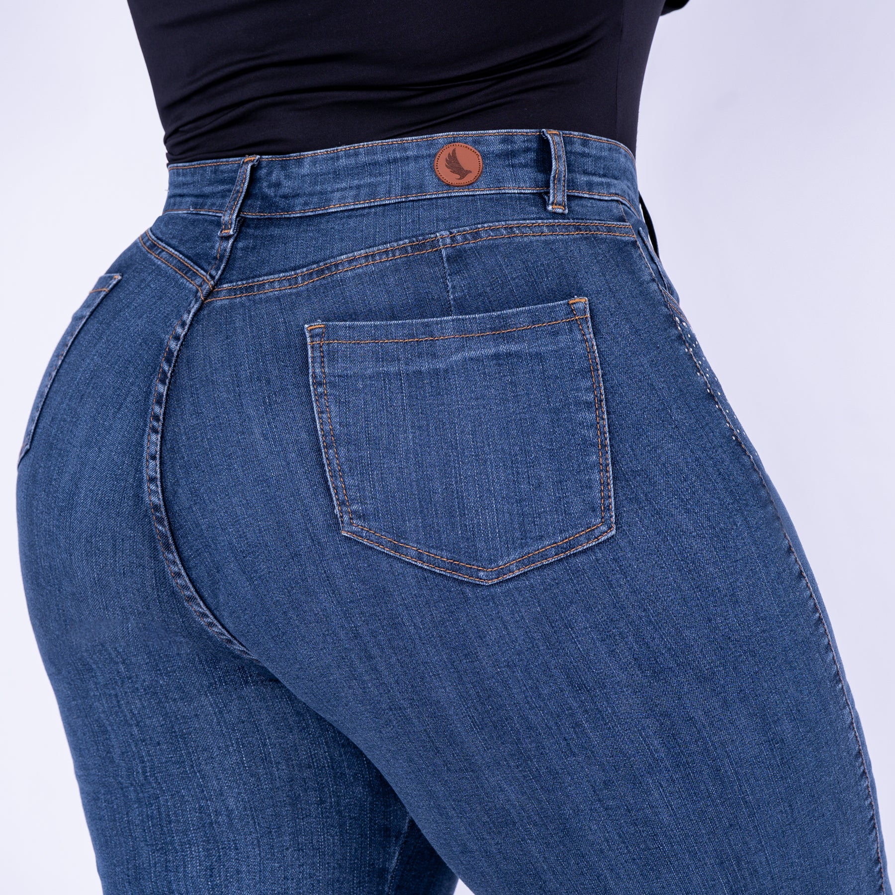 Ref: J-2272-1 Pantalón shiny flare stretch, bota ancha, tiro alto, tono azul