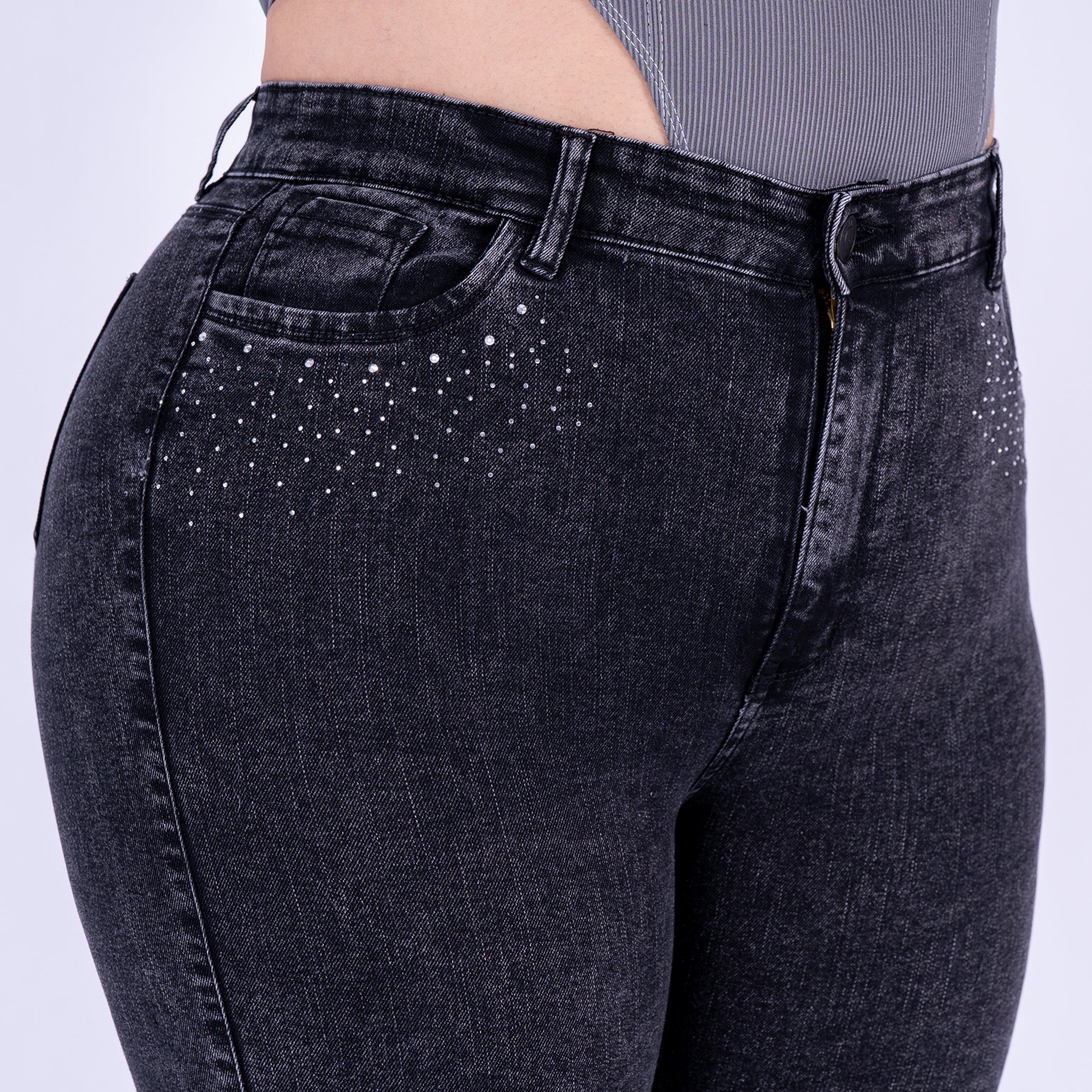 Ref: J-2273 Pantalón shiny flare stretch, bota ancha, tiro alto, tono gris humo