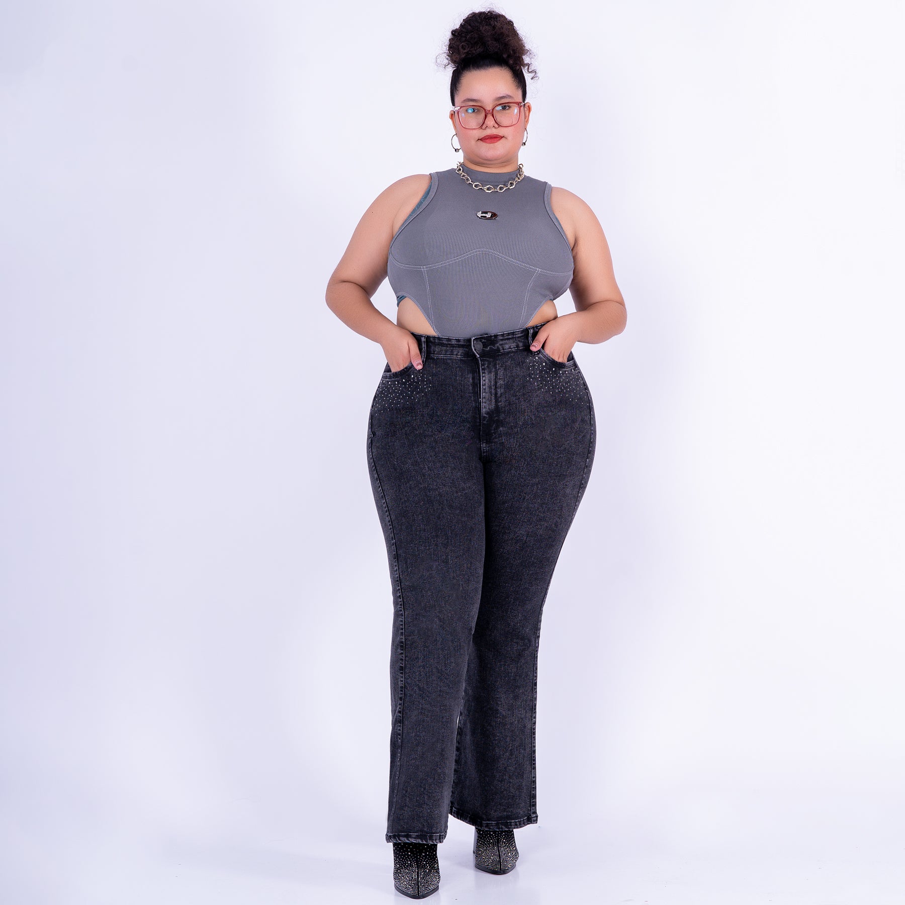 Ref: J-2273 Pantalón shiny flare stretch, bota ancha, tiro alto, tono gris humo