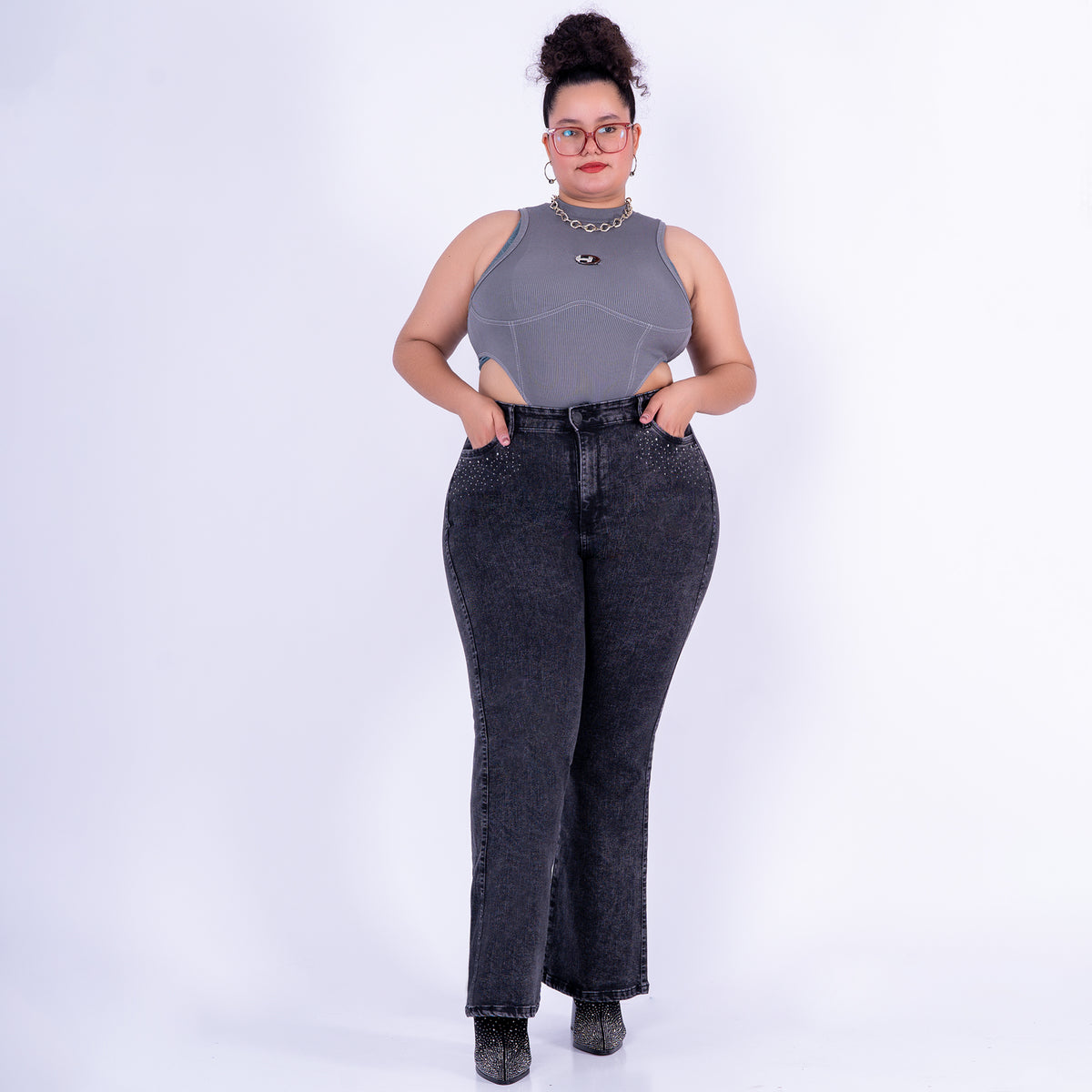 Ref: J-2273 Pantalón shiny flare stretch, bota ancha, tiro alto, tono gris humo