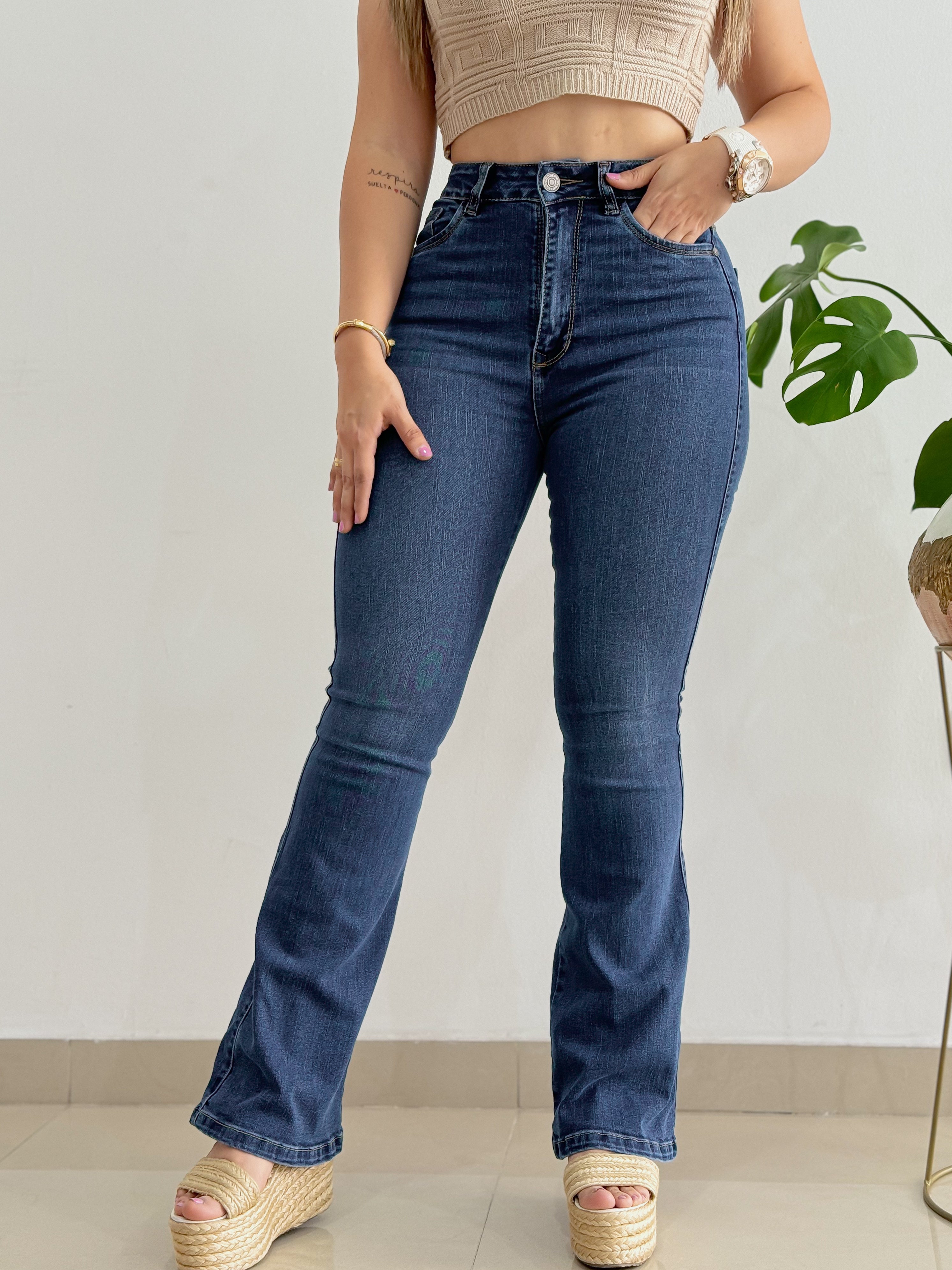 Ref: J-2262 Pantalón flare stretch, bota ancha, tiro alto, tono azul