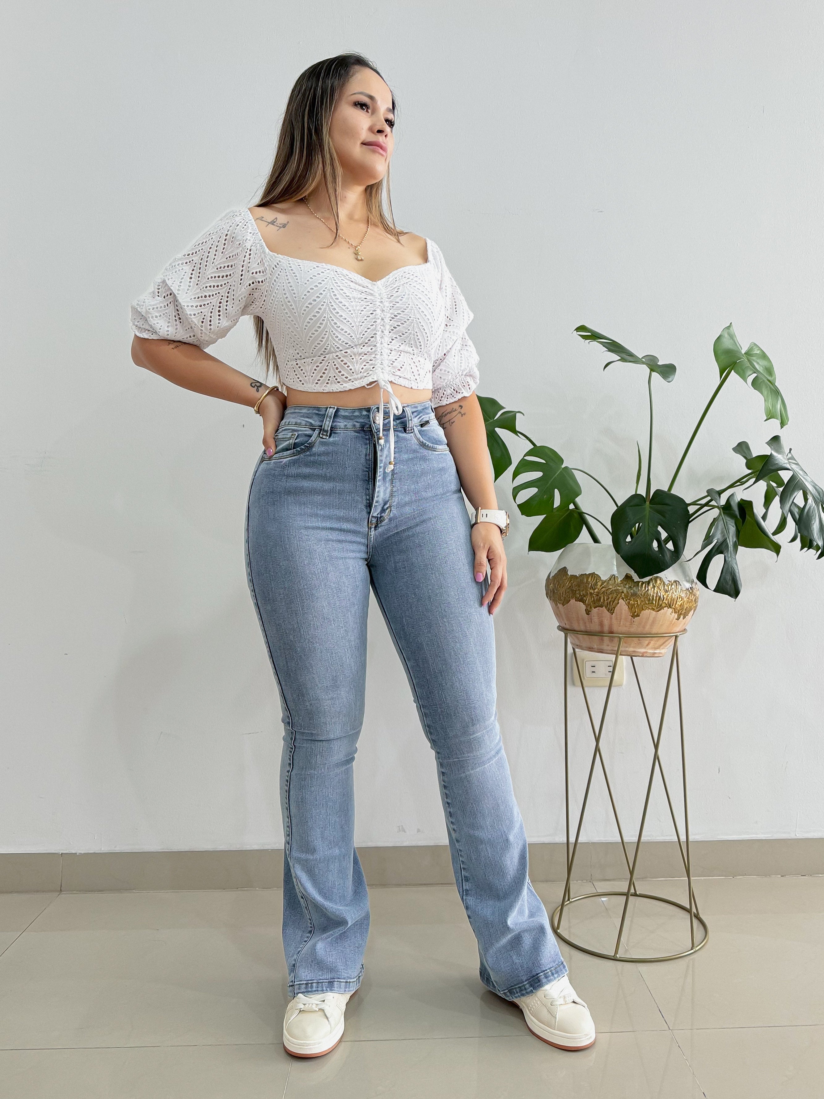 Ref: J-2264 Pantalón flare stretch, bota ancha, tiro alto, tono azul claro