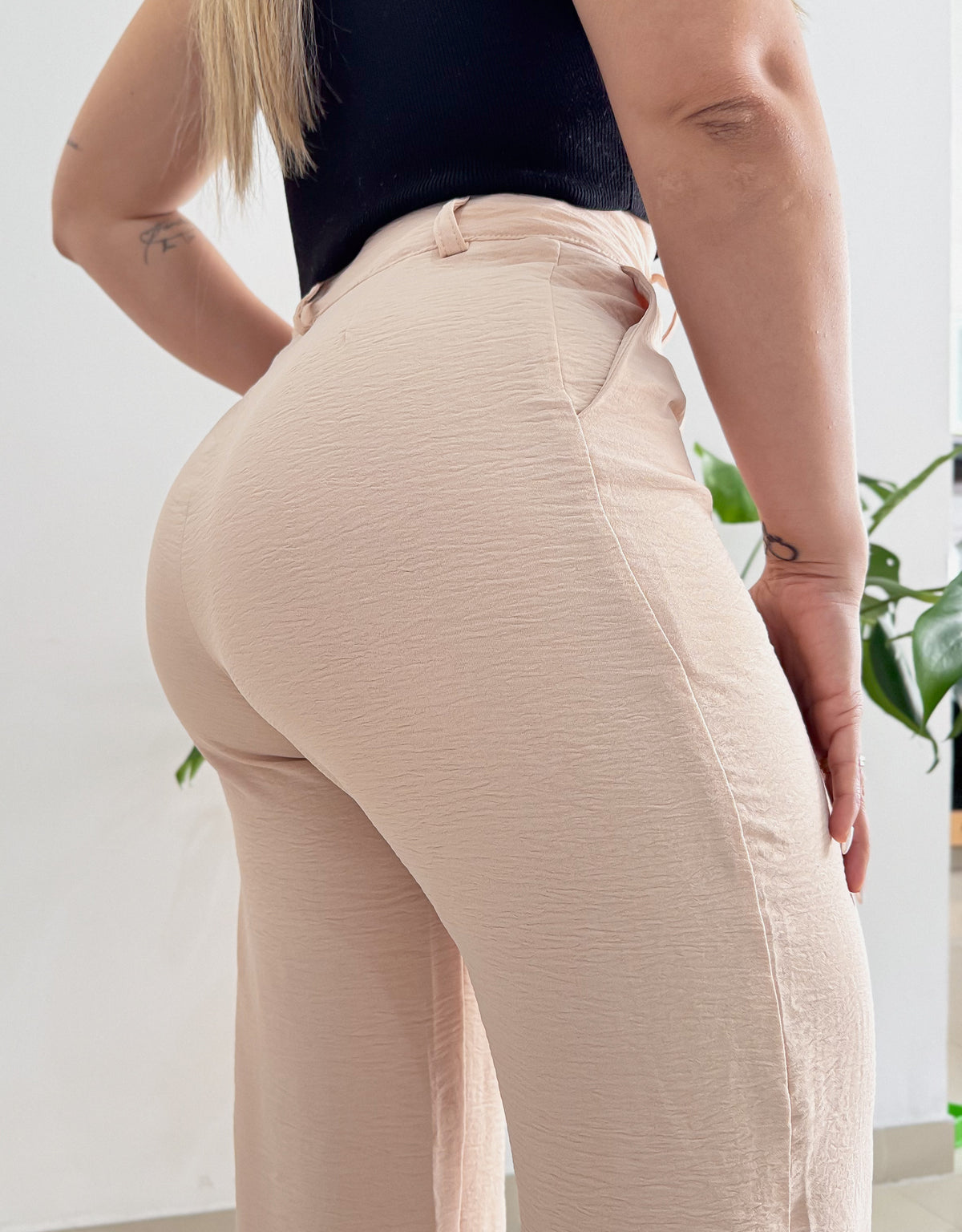 MOM-2742-1  Pantalón palazzo, tejido plano liviano, en stretch. tiro alto
