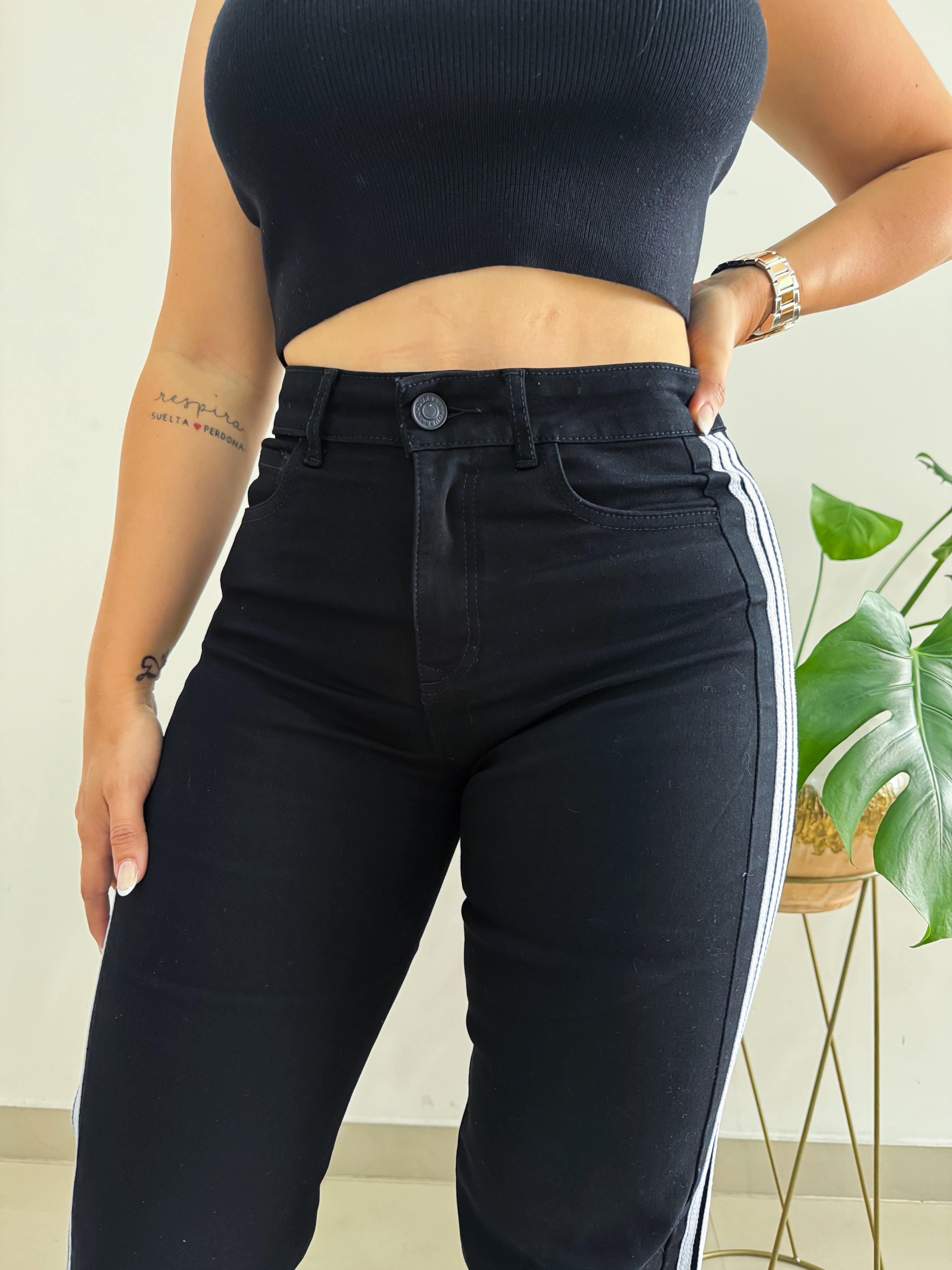 Ref: J-2265 Pantalón bota recta en stretch, líneas blancas.