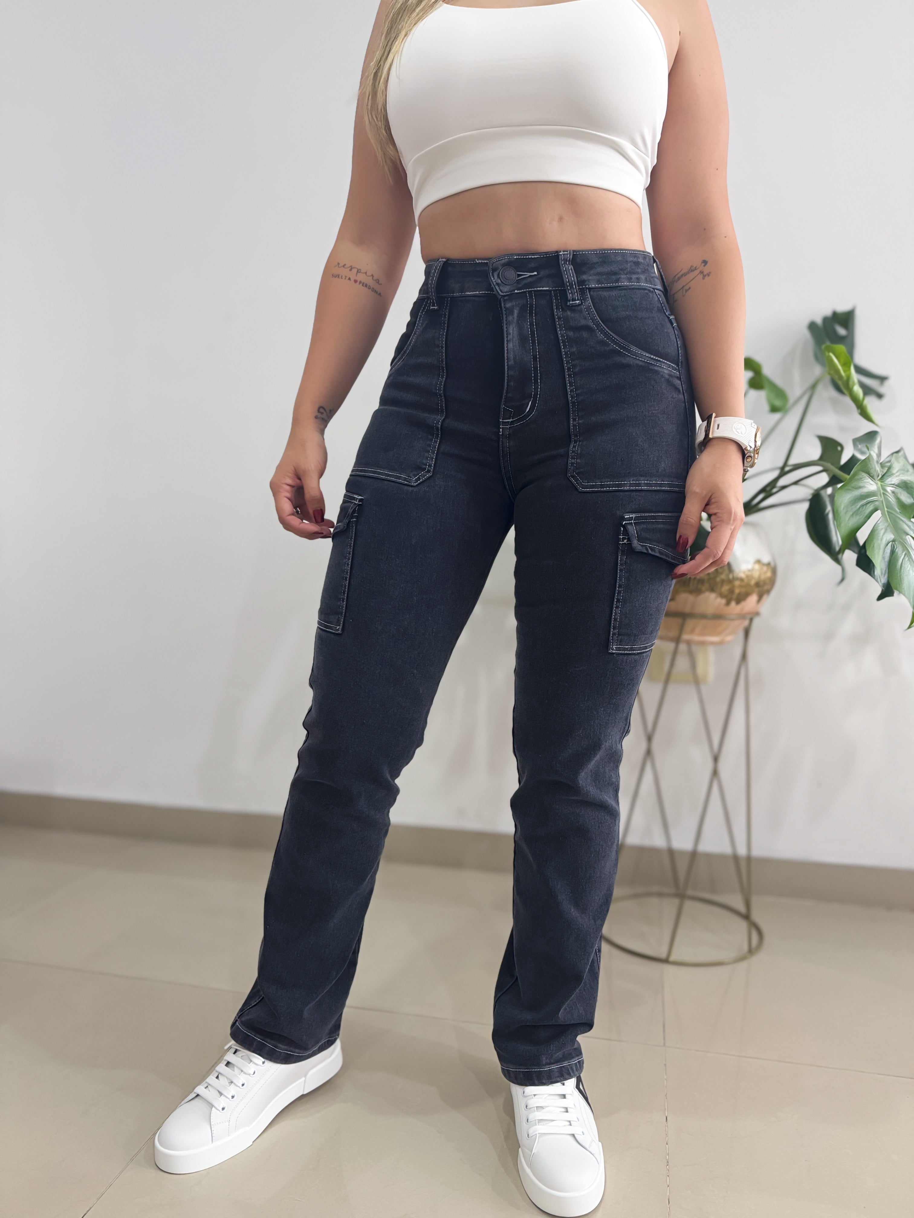 JC00027 PANTALON CARGO STRETCH COLOR GRIS HUMO