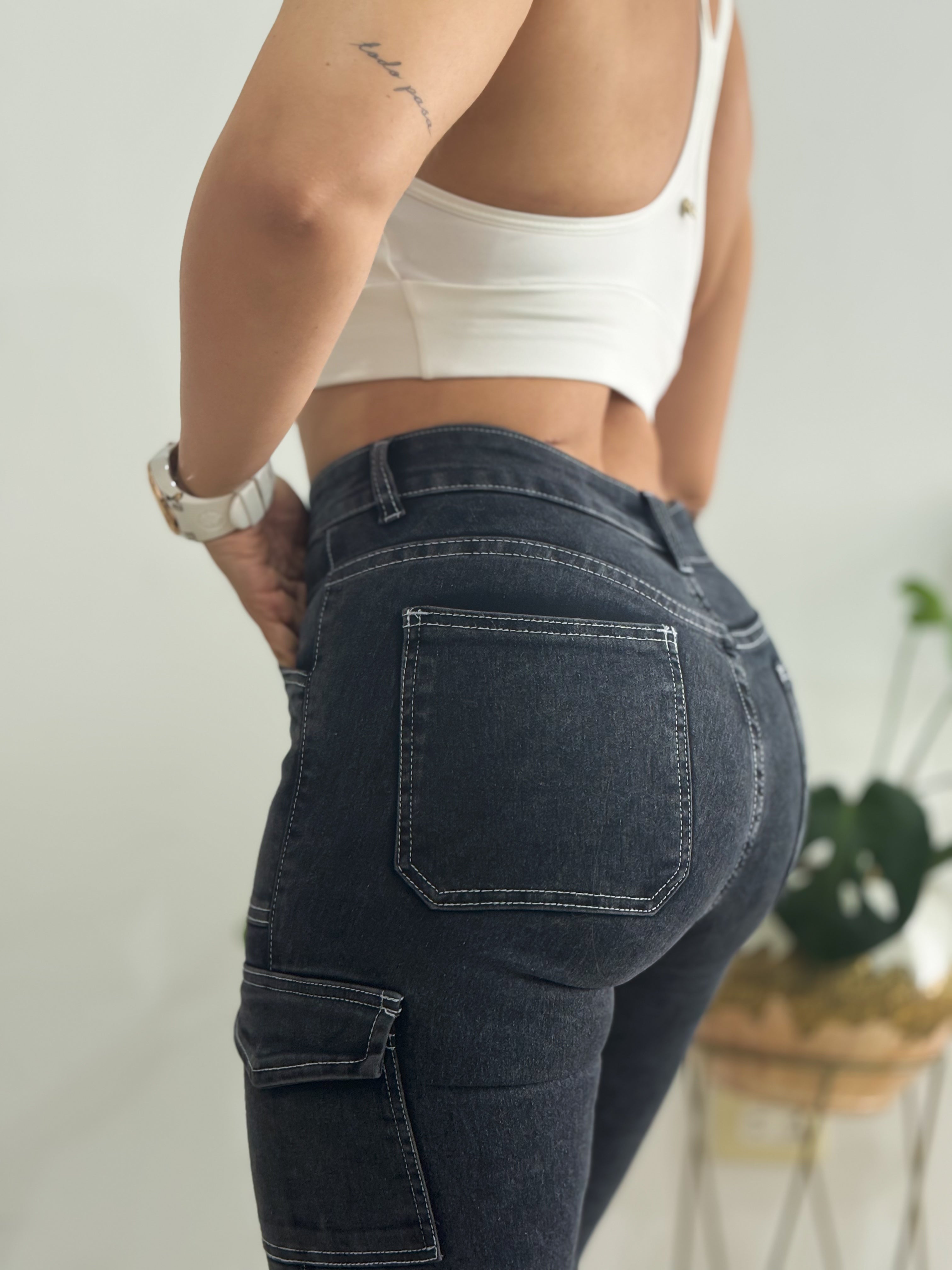 JC00027 PANTALON CARGO STRETCH COLOR GRIS HUMO