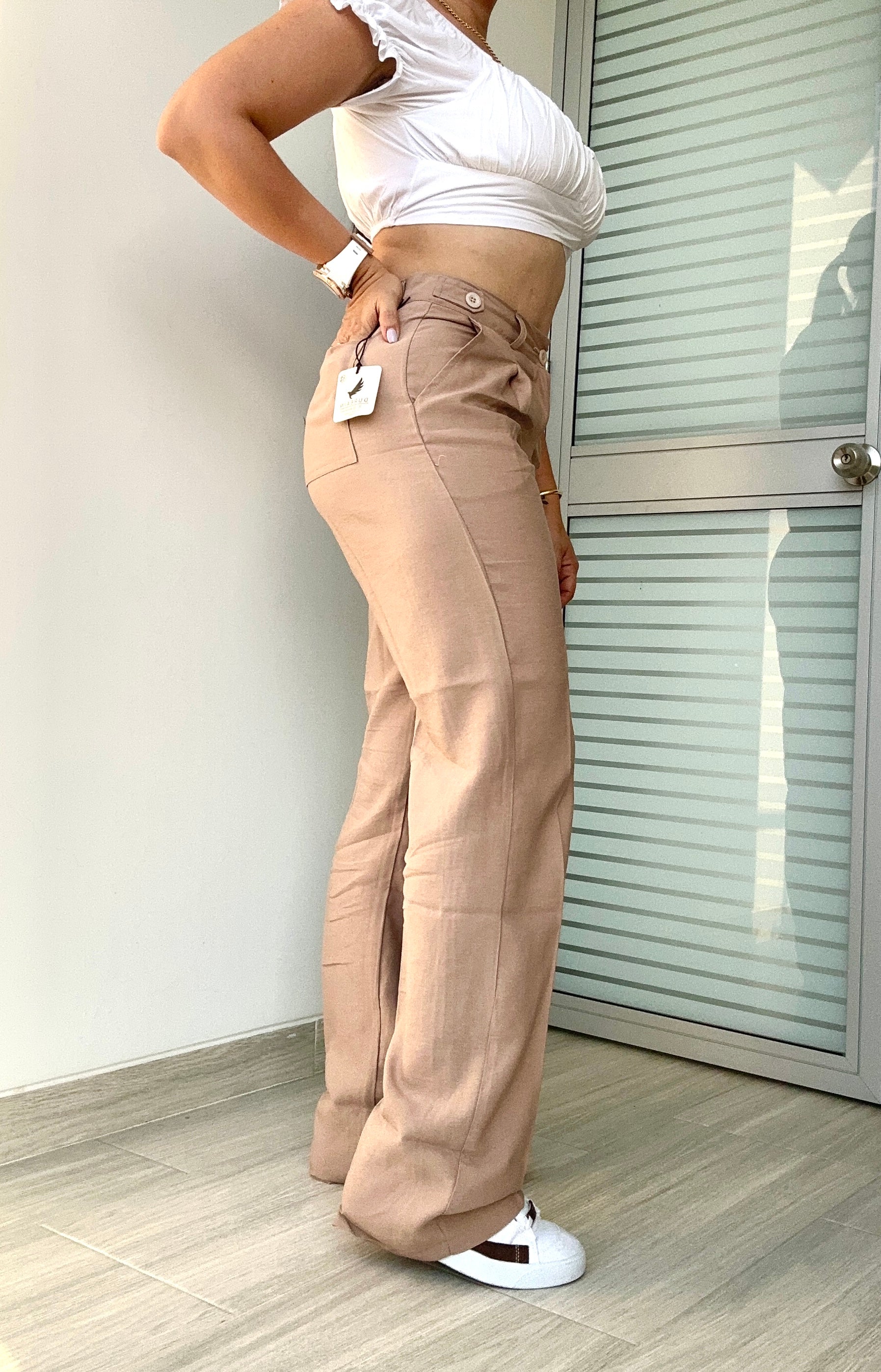 Ref: MIK-2739 Pantalón straight leg, con prenses tono caqui, tiro alto, tejido plano.