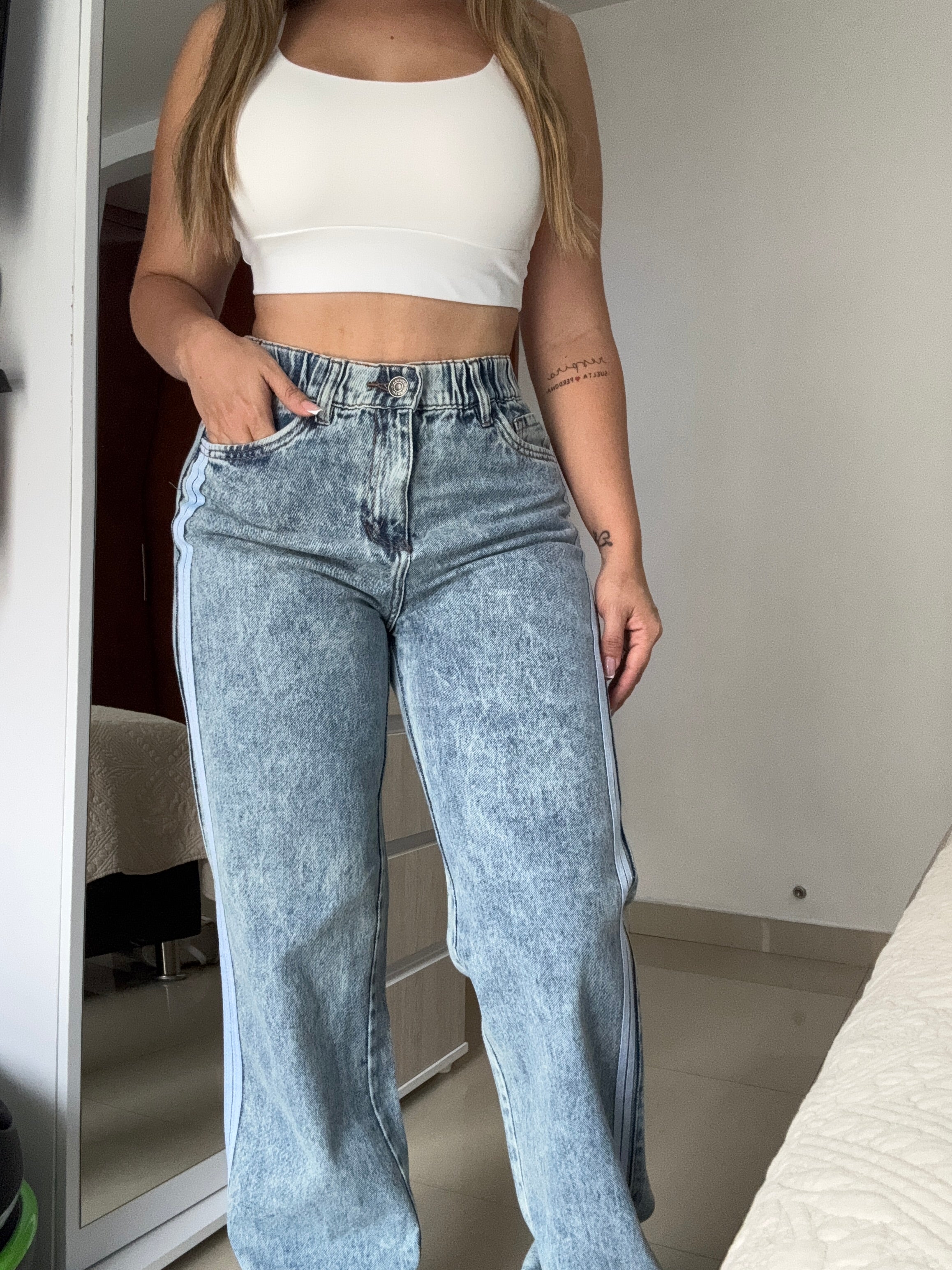 J2268 PANTALON RIGIDO RESORTE EN CINTURA LINEAS LATERALES