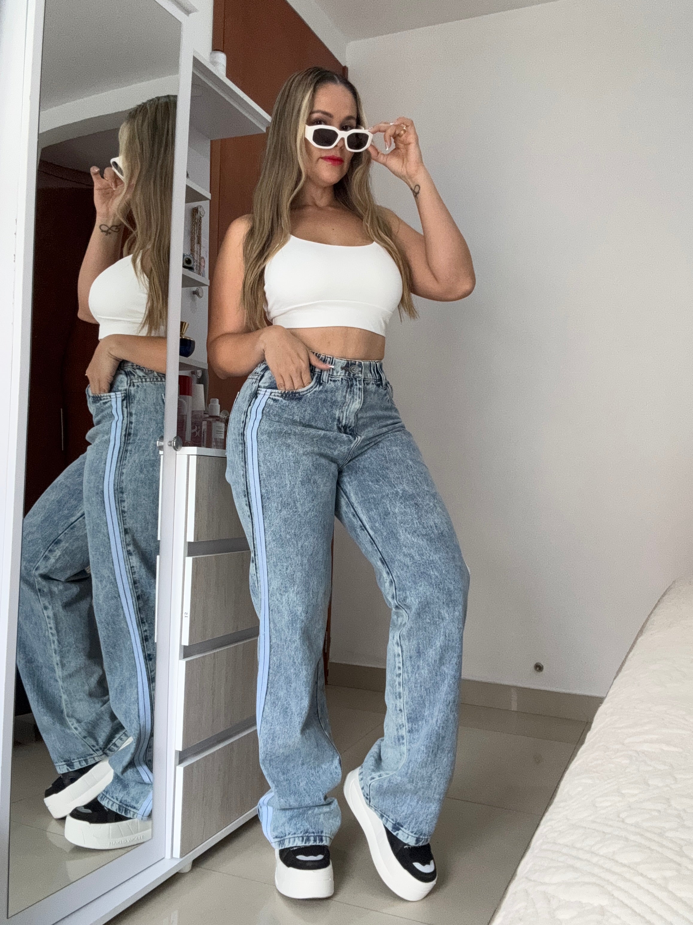 J2268 PANTALON RIGIDO RESORTE EN CINTURA LINEAS LATERALES