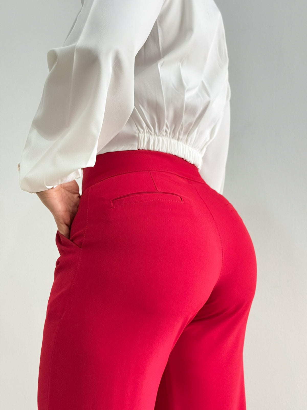 VI-2778 Pantalón straight leg con prenses, bolsillo ribete.