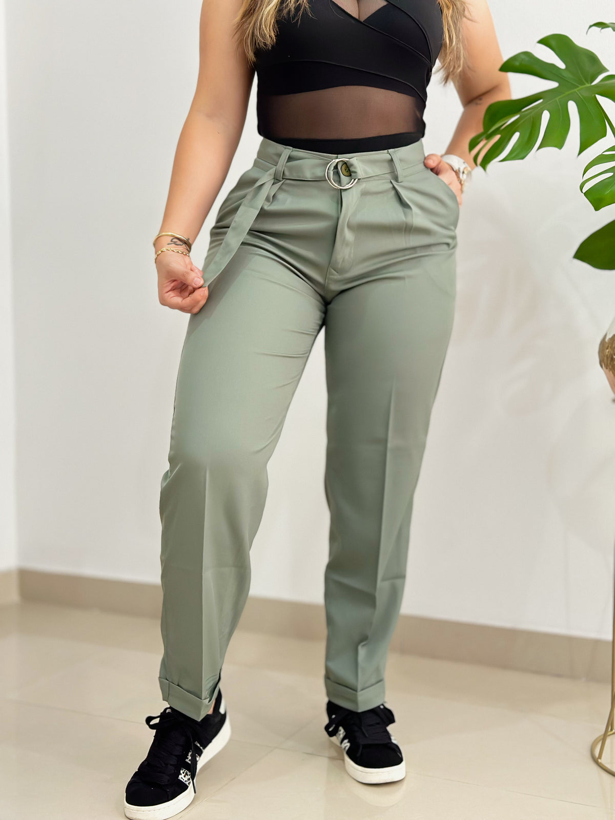 Ref: mil-2745 Pantalón slouchy con cinturón liviano tono verde