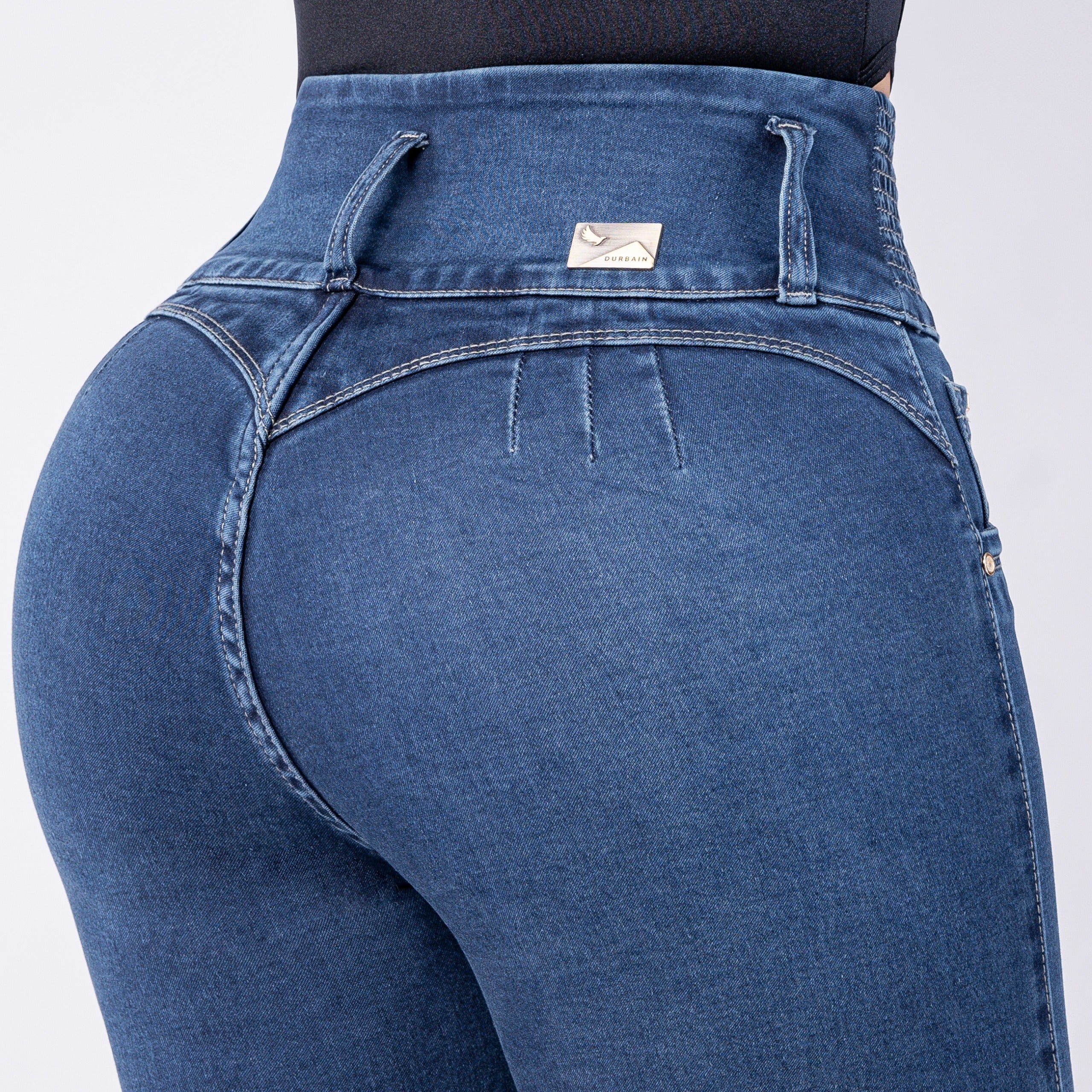 J2292-1 Pantalón skinny en stretch tres botones