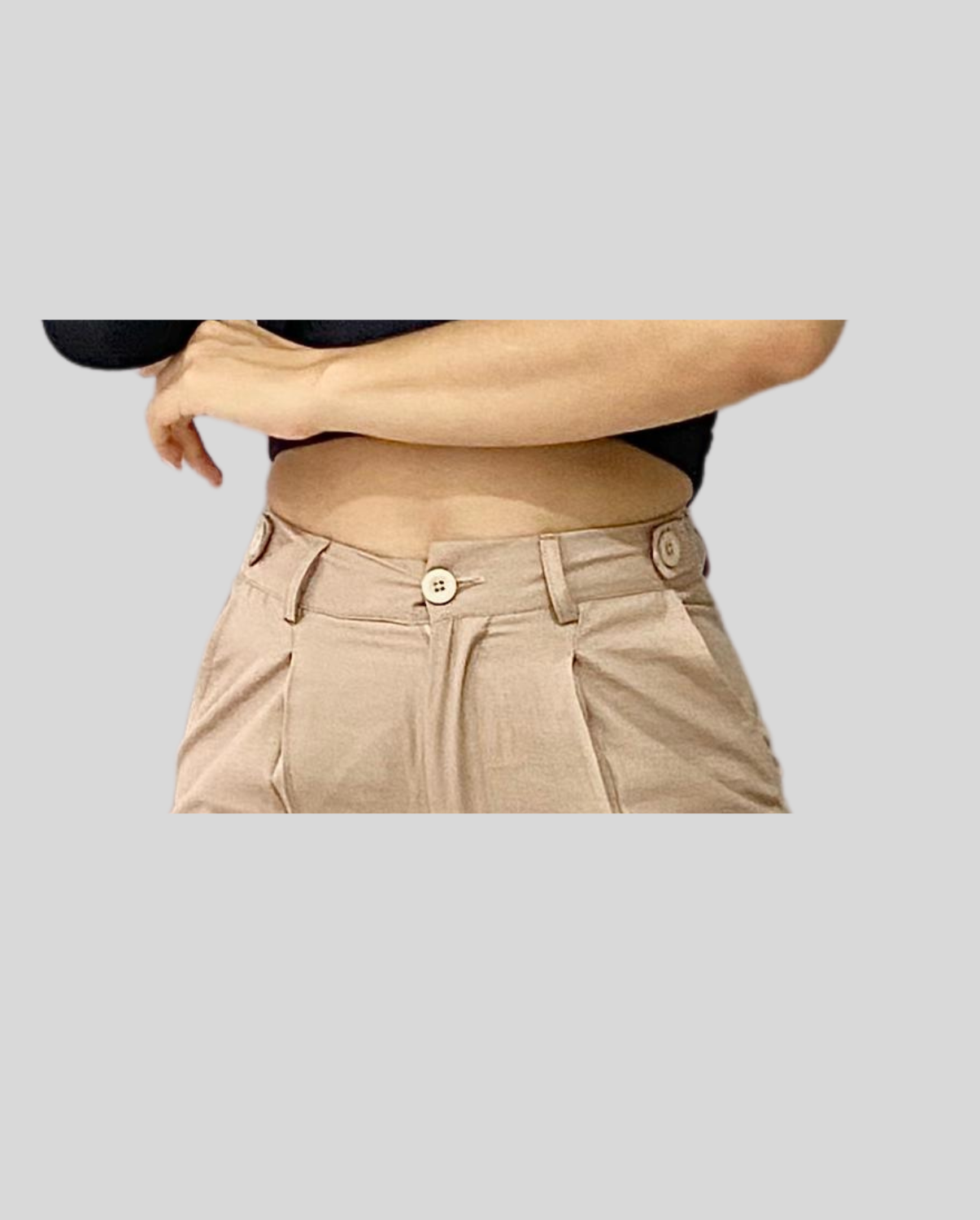 Ref: MIK-2739 Pantalón straight leg, con prenses tono caqui, tiro alto, tejido plano.