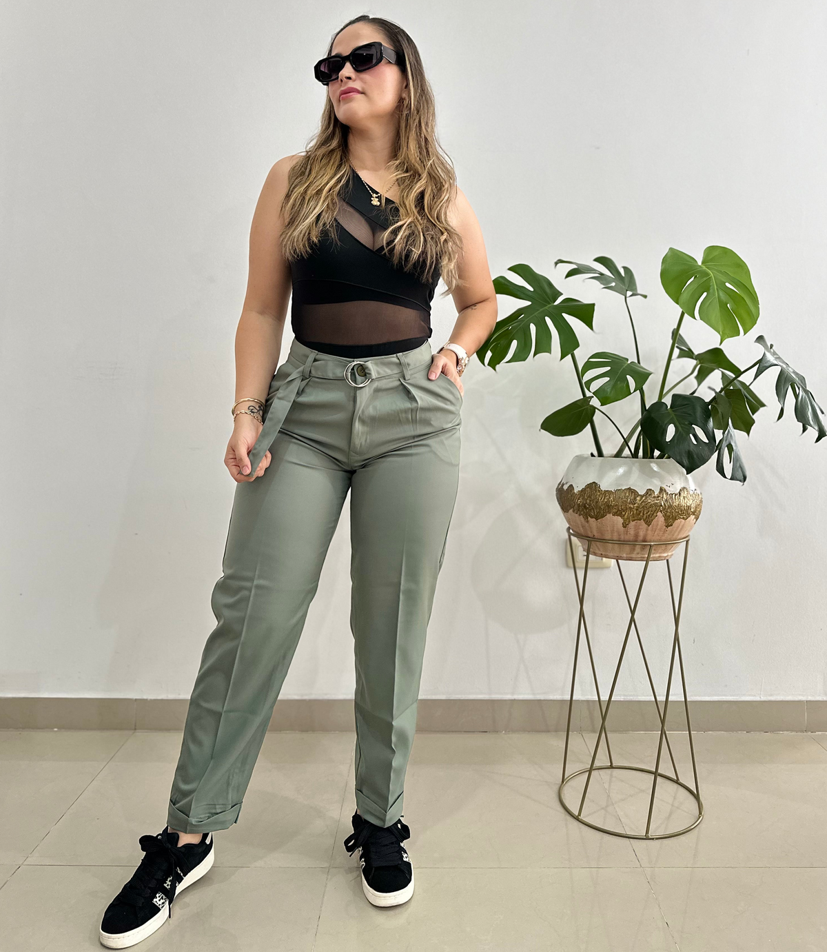 Ref: mil-2745 Pantalón slouchy con cinturón liviano tono verde